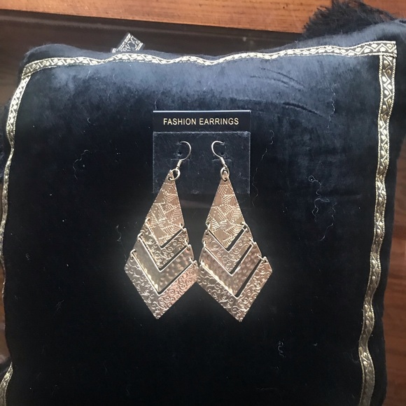 NEW: Earrings Gold Tone 4” Bright & Shiny - Picture 4 of 6